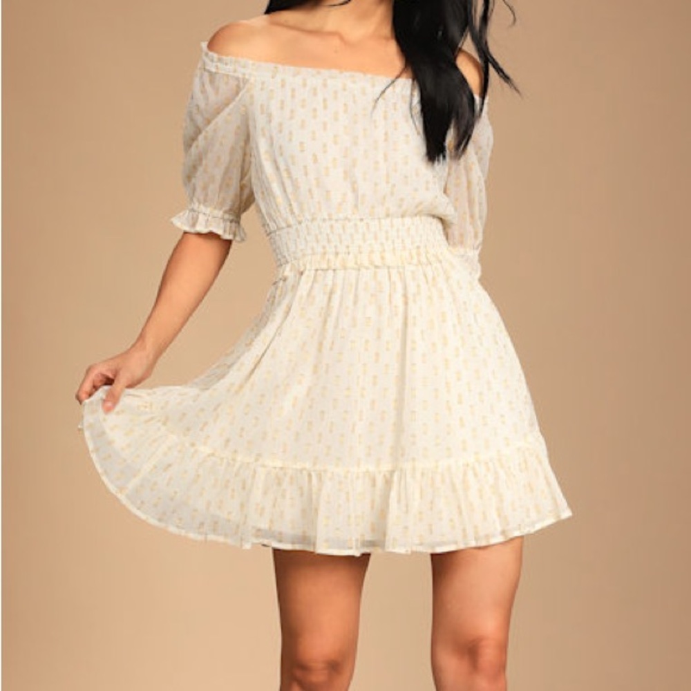 🆕 💛 NWT Lulu’s Off-Shoulder Cream Dress with Gold Accents